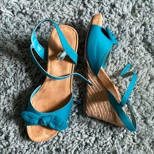 AEROSOLES blue wedges